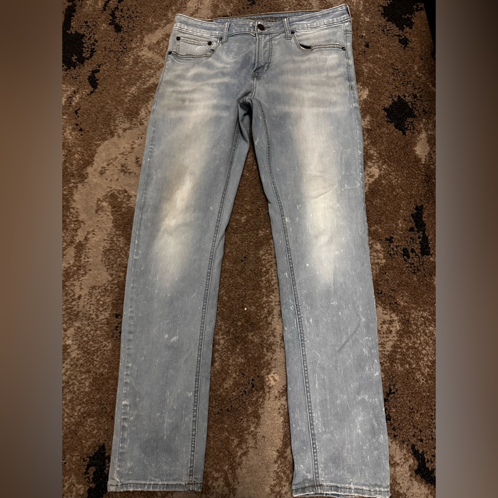 A light washed American Eagle Jeans